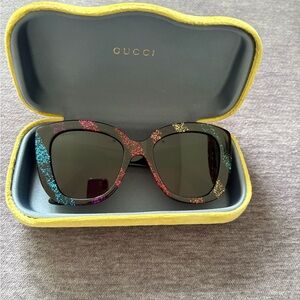 Gucci GG0327S sunglasses 
Black/ Multicolour
